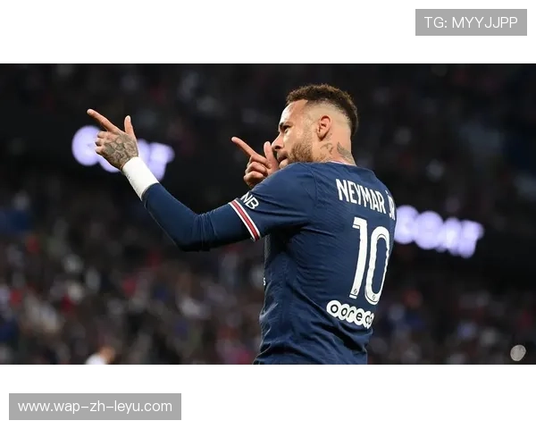 内马尔任意球送出完美弧线，巴西前场再添杀器