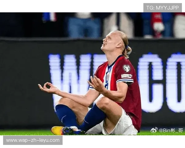 世界杯哈兰德射门被折射入网制造戏剧进球