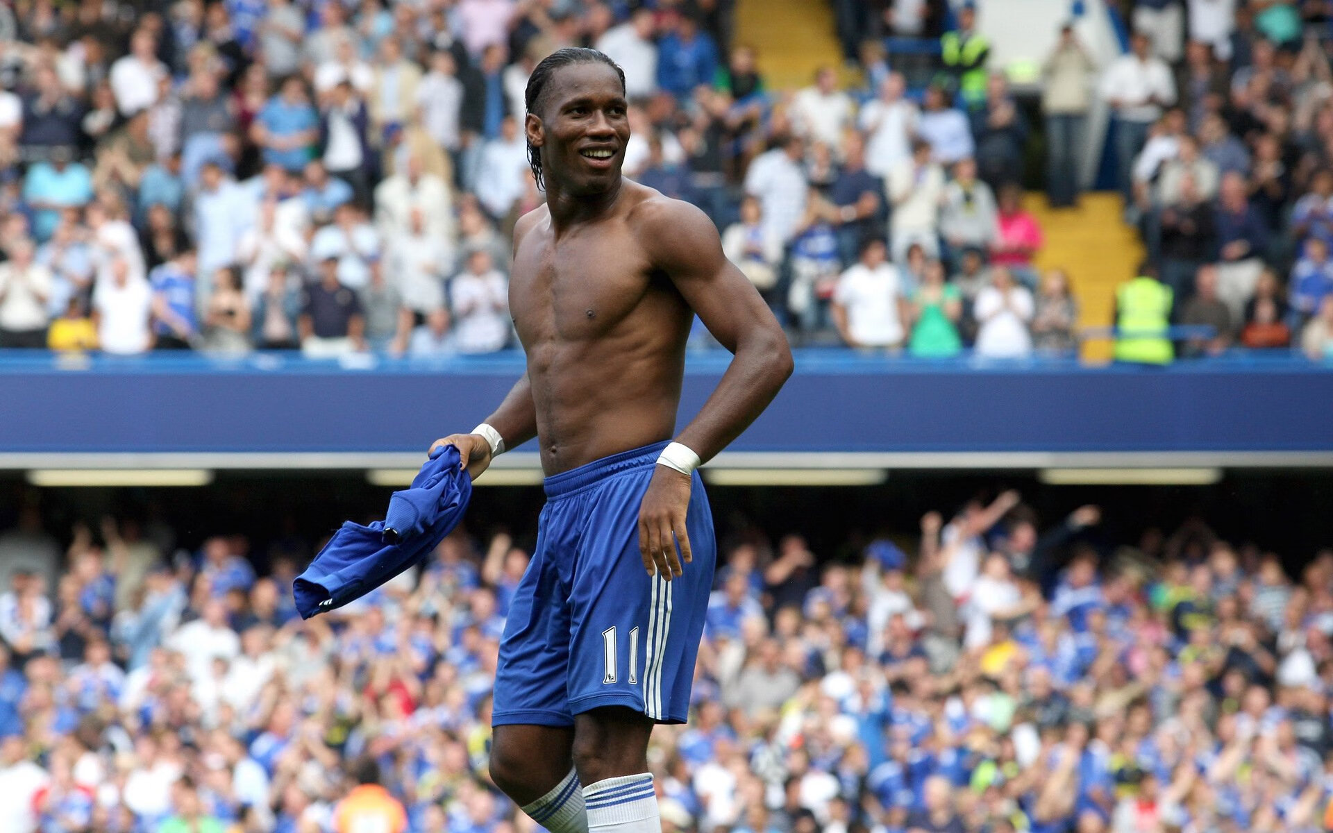 曼联取得关键胜利，积分追赶榜首队伍